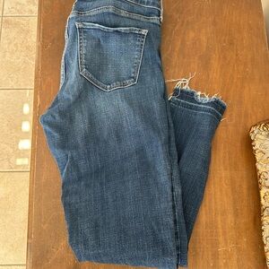 Abercrombie and fitch ankle jeans frayed bottoms 6 r